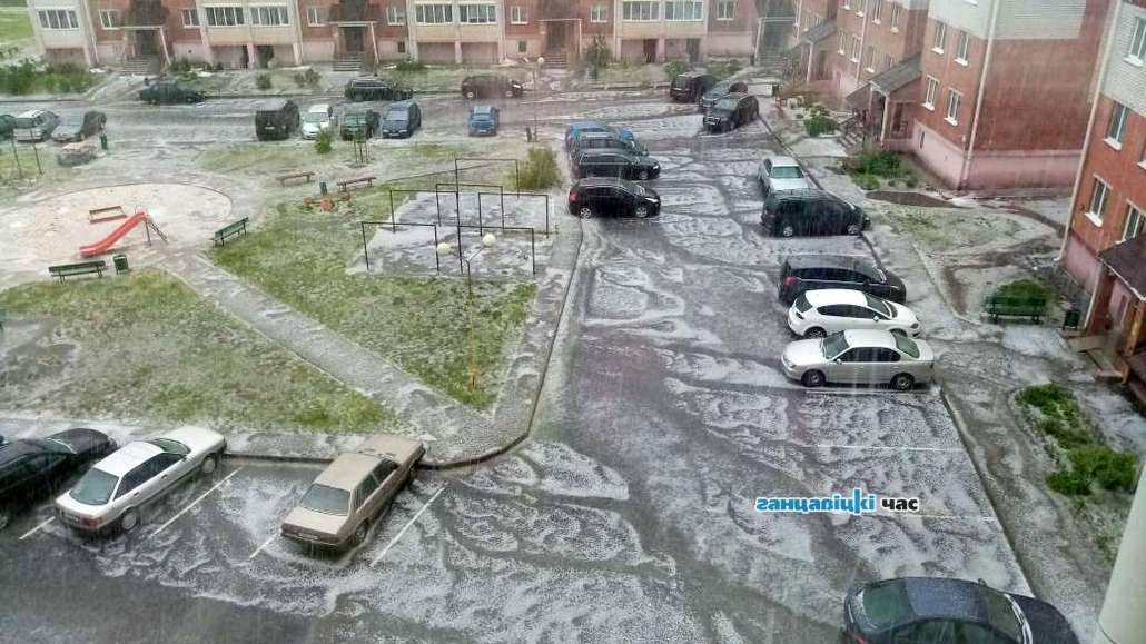 Ганцевичи накрыла гроза и сильнейший дождь - город «поплыл»
