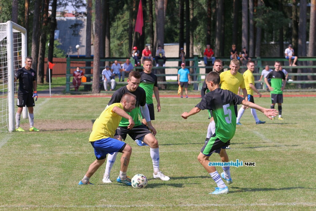Чемпионат по футболу в Ганцевичах: успех игры на стороне «мелиораторов»