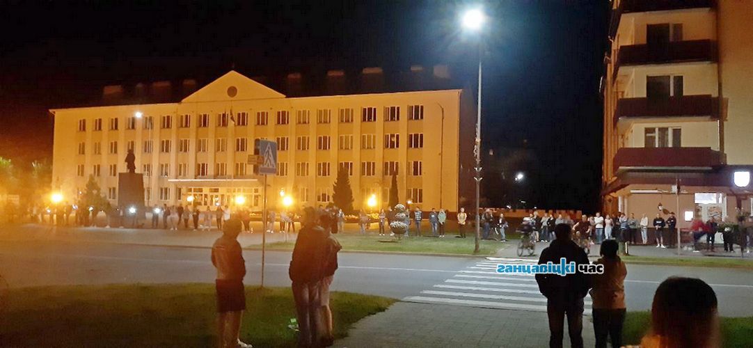 В Ганцевичах на мирную акцию протеста вышли более сотни жителей