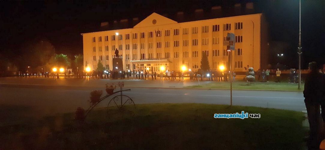 В Ганцевичах на мирную акцию протеста вышли более сотни жителей