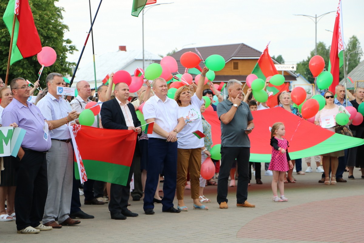Митинг-концерт на площади в Ганцевичах, 21 августа