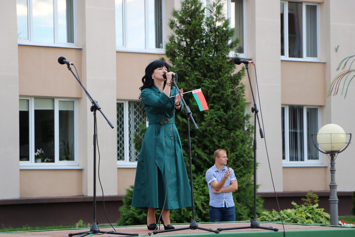 Митинг-концерт на площади в Ганцевичах, 21 августа
