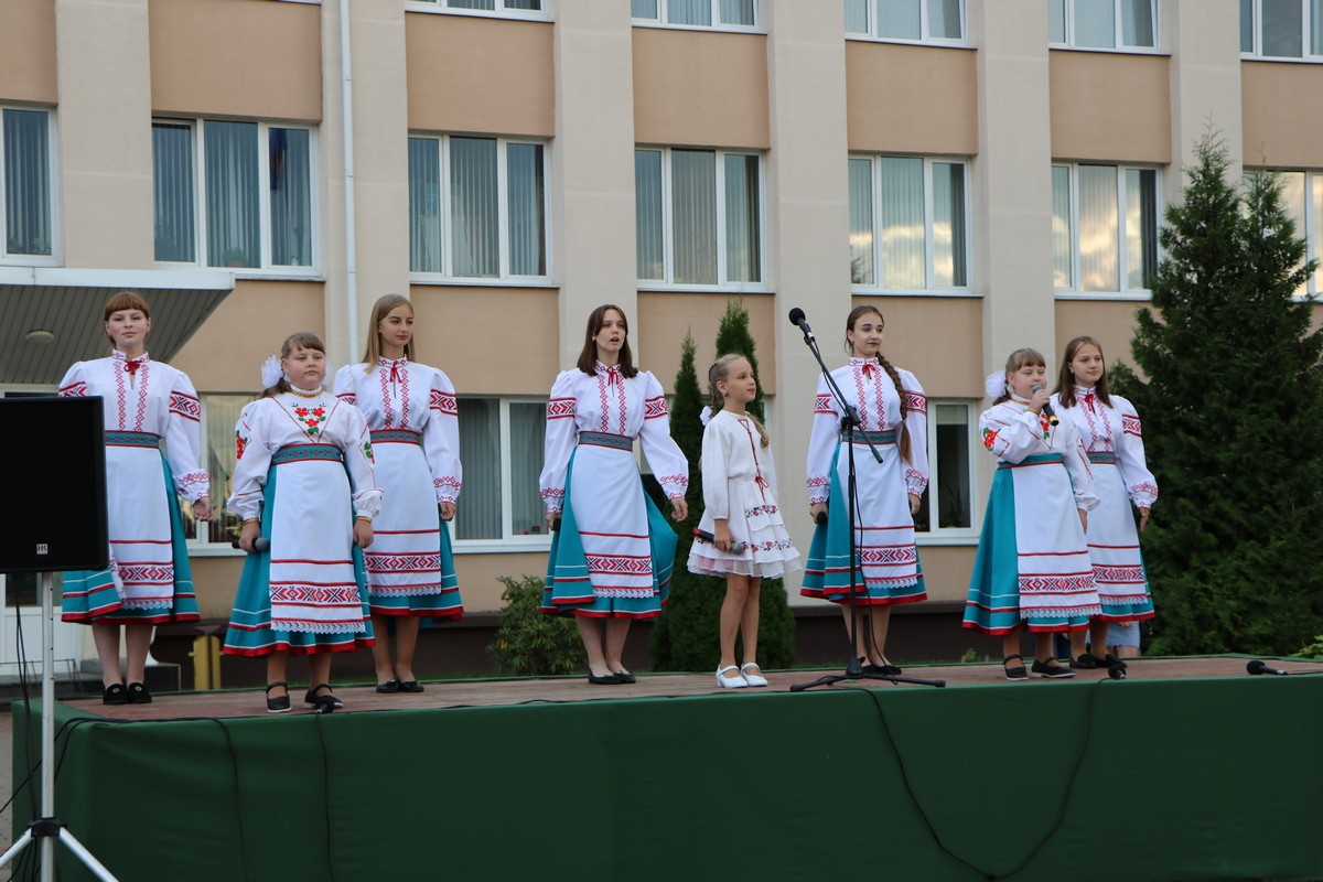 Митинг-концерт на площади в Ганцевичах, 21 августа