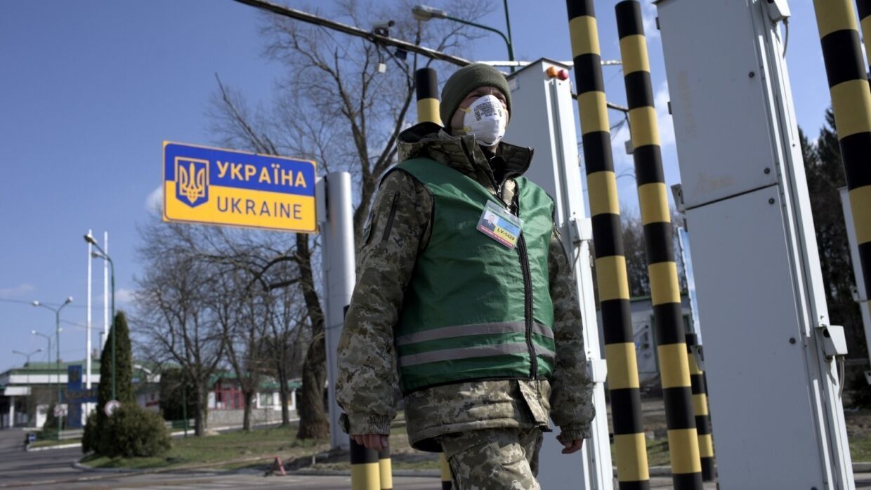 Украина на месяц запретила въезд иностранцам. Смотрите, кого запрет не касается