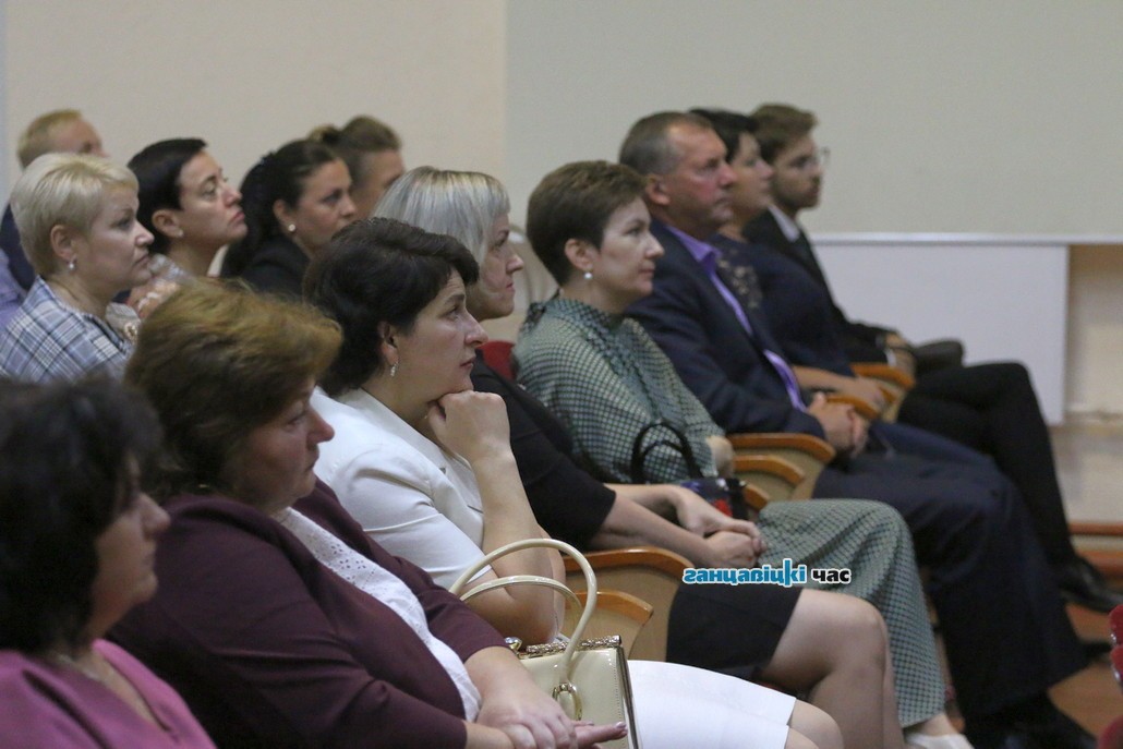 В Ганцевичах к учебному году подготовились, но денег на ремонты все же не хватило