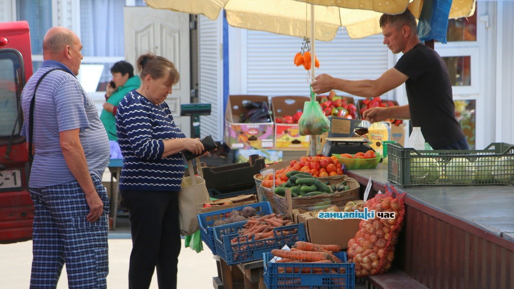 Узнали, сколько стоят на рынке в Ганцевичах овощи, фрукты, ягоды и грибы