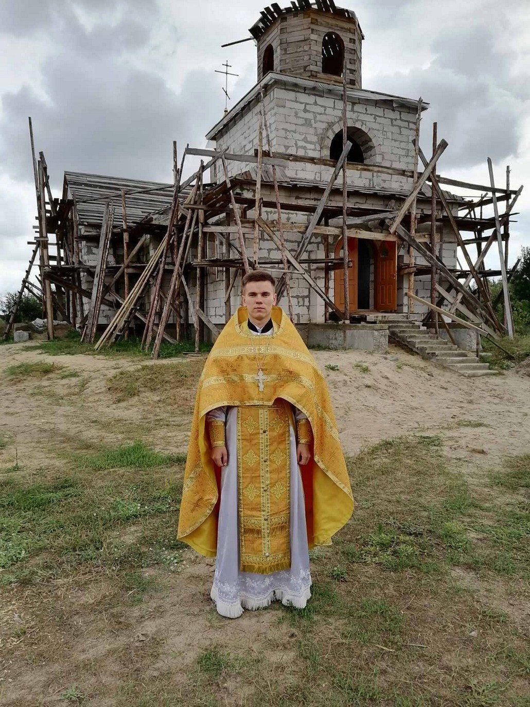 Молодой священник Сергий Ярошевич прибыл в д. Люсино Ганцевичского района в начале августа