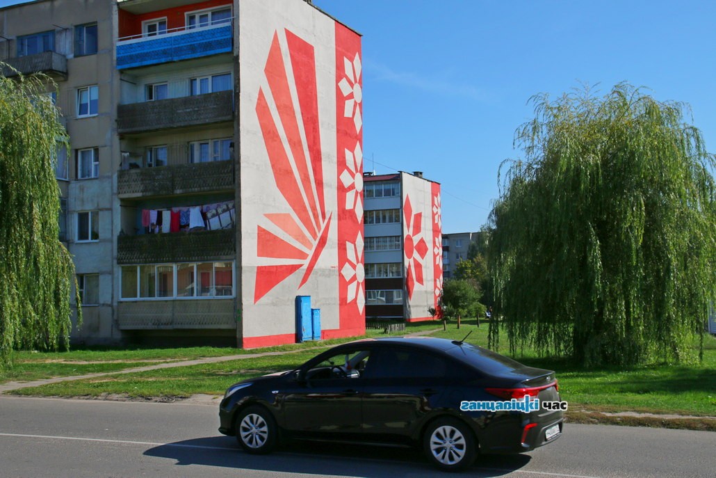 Фасады домов в микрорайоне в Ганцевичах